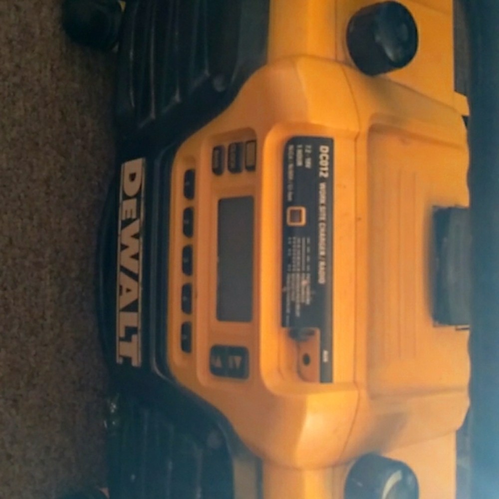 Sell my work site charger  radio dewall